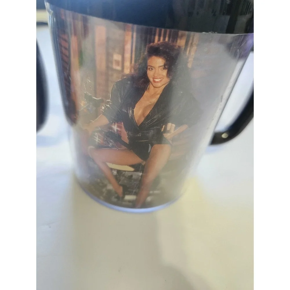 Green Plastic Pin-Up Pictorial Coffee Mug Novelty Decor Vintage Snap ON Girls